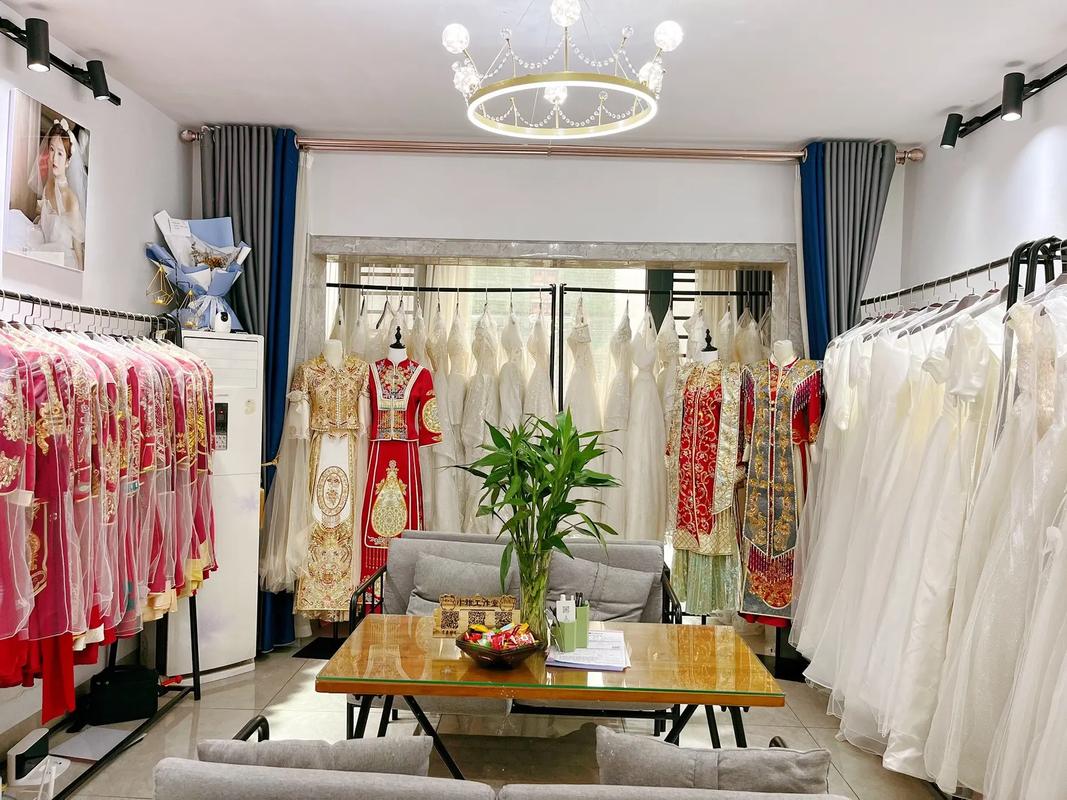 梦中的工作室 化妆品与刀具的巧妙摆放